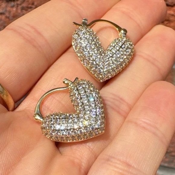 Vintage Zirconia Heart 18K Gold Stainless Steel Waterproof Earrings - Picture 9 of 12